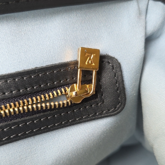 Louis Vuitton Canvas Mongram Hand Bag - Picture 12 of 14